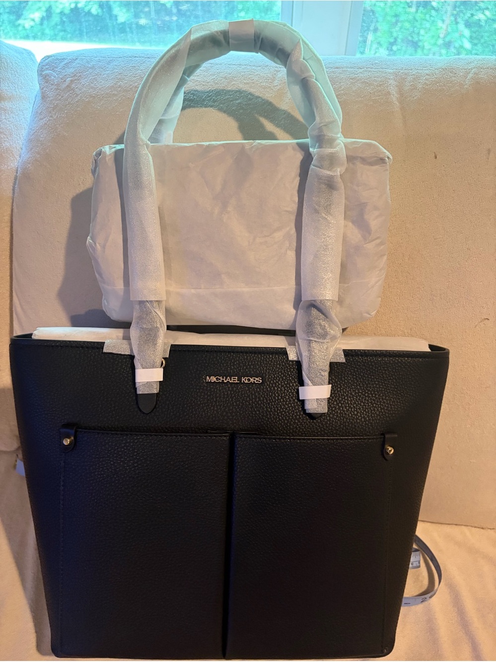 NWT Michael Kors Black vegan Leather Tote Bag with Exterior Pockets